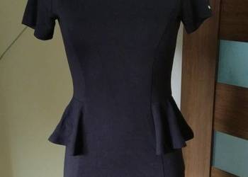 Czarna sukienka z baskinką Mohito elegancka ćwieki punk emo, używany na sprzedaż  Krosno