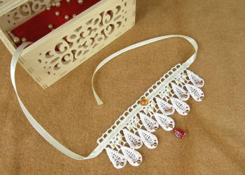 Naszyjnik z koronki biały wstążka czerwony złoty handmade, używany na sprzedaż  Katowice
