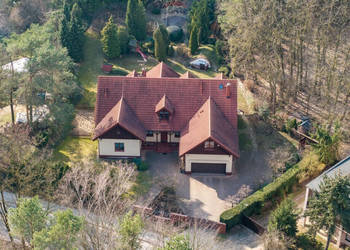 Klimatyczny dom + odrębne mieszkanie, duża działka, używany na sprzedaż  Jerzykowo