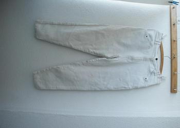 Modne białe dżinsy,niski krok,alladynki.Pas 75cm.Wysyłka, używany na sprzedaż  Świdnik