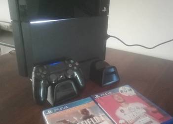 Playstation 4 1Tb + pad + 2 gry + stacja ładująca, używany na sprzedaż  Zgierz