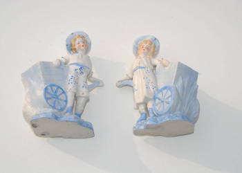 Używany, Stare figurki wazoniki dziewczyna i chłopiec antyk na sprzedaż  Cieszyn