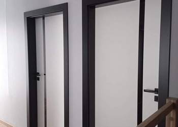 DRZWI Z OŚCIEŻNICAMI I MONTAŻEM KOMPLESKOWO DO DOMÓW na sprzedaż  Marki