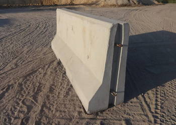 Używany, Bariery drogowe betonowe jednostronne na sprzedaż  Dąbrowa Górnicza