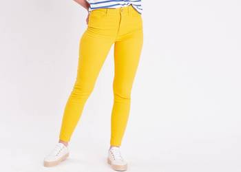 Używany, Damskie musztardowe jeans BERSHKA Medium rise Capri r.32 na sprzedaż  Zamość