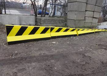 Skosy drogowe betonowe, zakończenie barier malowane 4 szt na sprzedaż  Dąbrowa Górnicza