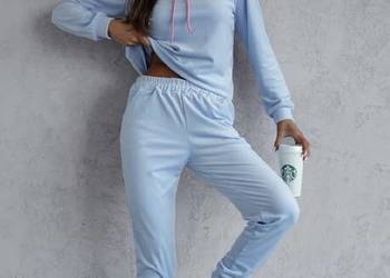 Damski welurowy dres pastelowy niebieski L/XL na sprzedaż  Ostrzeszów