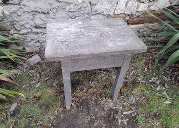 Używany, Stary drewniany stolik stoliczek zabytek antyk vintage retro na sprzedaż  Dąbrowa Górnicza