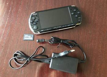 Konsola Sony PSP Slim 3004 + akcesoria, używany na sprzedaż  Turobin