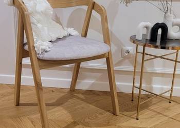 Używany, Drewniane krzesła z podłokietnikami dębowe - producent mebli na sprzedaż  Warszawa