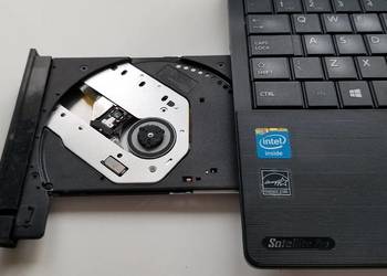Bardzo ładny laptop 15,6 Toshiba Satellite W10PL 500GB / 4GB na sprzedaż  Łódź
