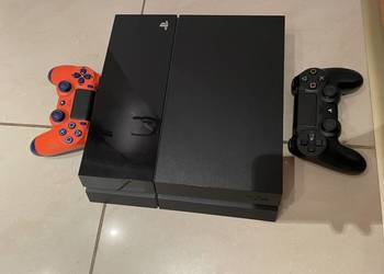 Ps4 i dwa kontrolery w dobrym stanie na sprzedaż  Wrocław