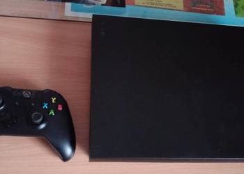 Konsola Xbox One X -dysk 1 TB + pad na sprzedaż  Leszno