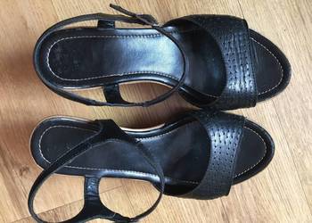 Używany, Sandały damskie czarne na koturnie w rozmiarze 37 na sprzedaż  Bojanowo