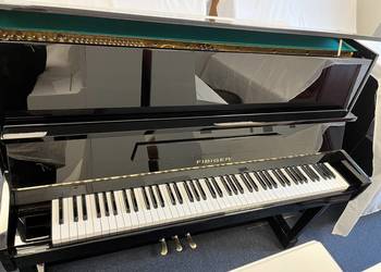 Pianino Calisia czarny połysk z pracowni pianin, używany na sprzedaż  Zielonka