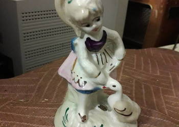 Figurka porcelanowa dziewczyna z gęsią recznie malowana na sprzedaż  Warszawa