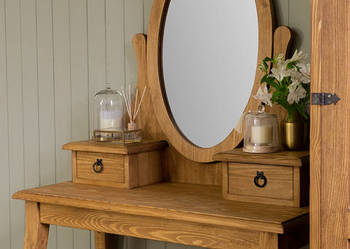 Drewniana toaletka kosmetyczna z lustrem do sypialni, biała na sprzedaż  Maków Podhalański