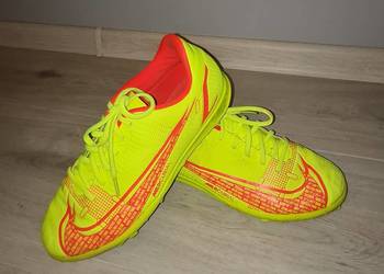 Buty sportowe chłopięce Nike korki rozm 37 na sprzedaż  Łódź