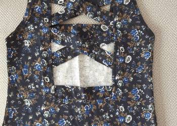 Sukienka w kwiaty niebieska z wycięciami na plecach na sprzedaż  Warszawa