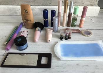 Zestaw kosmetyków AVON MAYBELLINE szminka cień kredka puder, używany na sprzedaż  Łódź