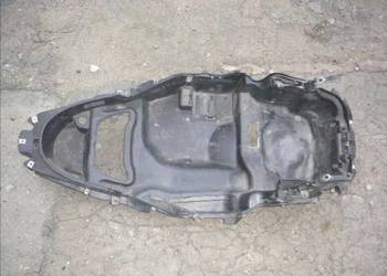 Używany, schowek wypełnienie ramy Piaggio MP3 500 LT 2008r na sprzedaż  Ostrzeszów