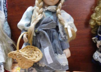 Lalka z porcelany z koszyczkiem, używany na sprzedaż  Oleśnica