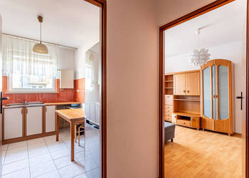 2 pokoje z osobną kuchnią i miejscem parkingowym, używany na sprzedaż  Warszawa