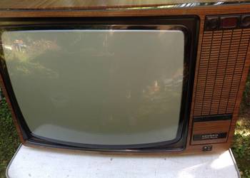 Stary Telewizor Grundig Super - Color 8400TS z wbudowaną grą na sprzedaż  Nowa Sól