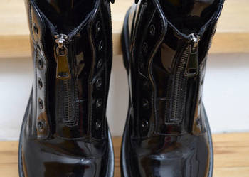 Używany, czarne buty na zimę lace up boot botki lakierowane cropp na sprzedaż  Warszawa