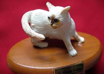 Używany, Kot - kotek syjamski na podstawce - figurka - 5,5 x 10 x 6,5 cm na sprzedaż  Siedlce