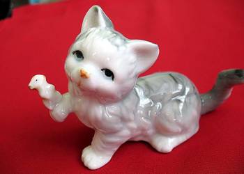 Używany, Kot - kotek z myszką - porcelana - 7 x 10 x 4 3cm na sprzedaż  Siedlce