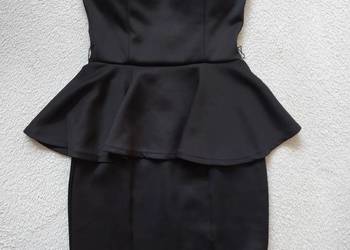 Używany, Czarna obcisła sukienka z falbanką na biodrach na sprzedaż  Skarżysko-Kamienna