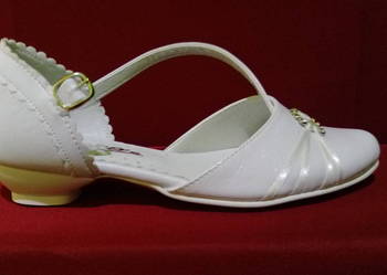 Buty do komunii, wianki, opaski, dewocjonalia, artykuły reli na sprzedaż  Kazimierza Wielka