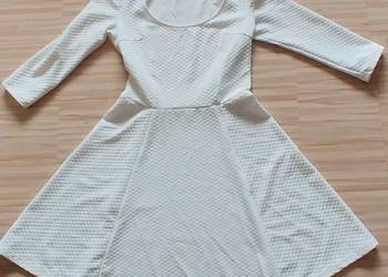 Używany, Biala sukienka 38 M Bershka na sprzedaż  Kielce