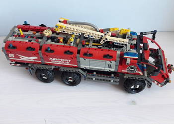 Używany, Lego Technic 42068 (10-16) Airport Rescue Vehicle na sprzedaż  Głuchołazy