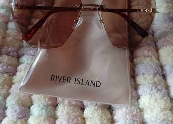 RIVER ISLAND/Duże okulary przeciwsłoneczne w etui,muchy/NOWE, używany na sprzedaż  Kraków