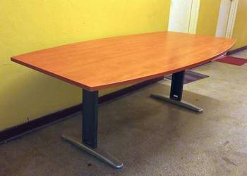 stół konferencyjny  z blatem w kształcie beczki, używany na sprzedaż  Częstochowa
