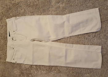 Sprzedam białe spodnie., używany na sprzedaż  Tarnów