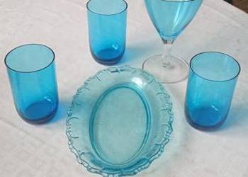 Używany, szkło niebieskie  3 szklanki +talerz owalny i szampanówka na sprzedaż  Opole