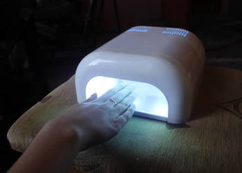Używany, Suszarka do paznokci (hybryd) - lampa UV na sprzedaż  Głuchołazy