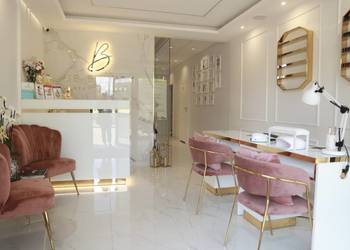 Używany, Podnajme stanowisko do stylizacji paznokci dla stylistki manicure na sprzedaż  Warszawa
