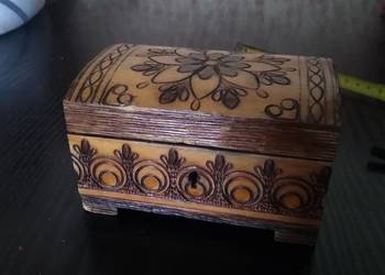 Używany, stara skrzynka szkatułka drewniana na kluczyk na sprzedaż  Legnica