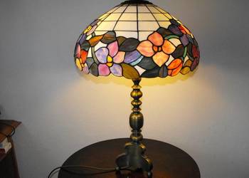 Piękna, mosiężna lampa na stolik lub komodę na sprzedaż  Skierniewice