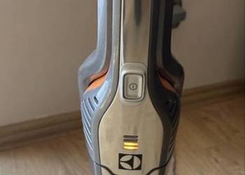 Używany, Odkurzacz Electrolux 2w 1- słaby akumulator na sprzedaż  Łódź