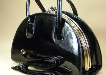 Czarna duża lakierowana torebka z rączkami i paskiem na sprzedaż  Legnica
