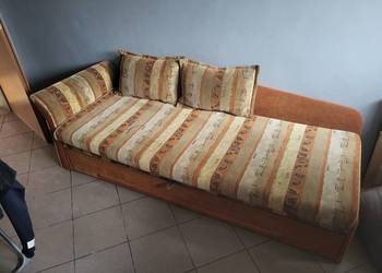 Rozkladana sofa z funkcją spania i pojemnikiem na pościel na sprzedaż  Nowe Kupiski