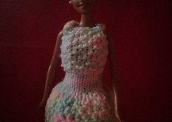 Ubranko dla lalki Barbie sukienka z włóczki kolorowej na sprzedaż  Płock