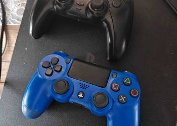 PlayStation 4 1tb plus dwa pady i dwie gry, używany na sprzedaż  Warszawa