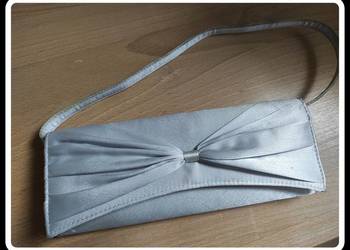 Srebrna torebka kopertówka z kokardą 26 cm x 11,5 cm na sprzedaż  Płock