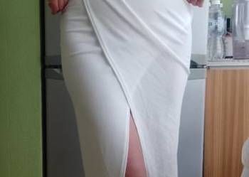 Używany, (38/M) Boohoo/ Długa, biała sukienka z odkrytymi ramionami z Londynu, NOWA na sprzedaż  Kraków